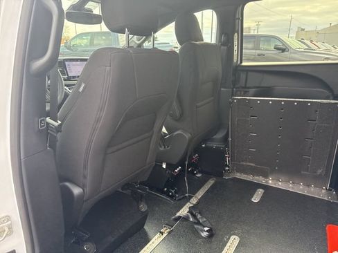 Used 2024 Chrysler Pacifica Touring FWD image 18