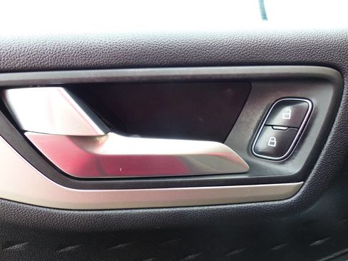 Used 2020 Ford Escape SE image 20