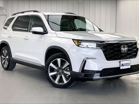 Certified 2025 Honda Pilot Touring image 35