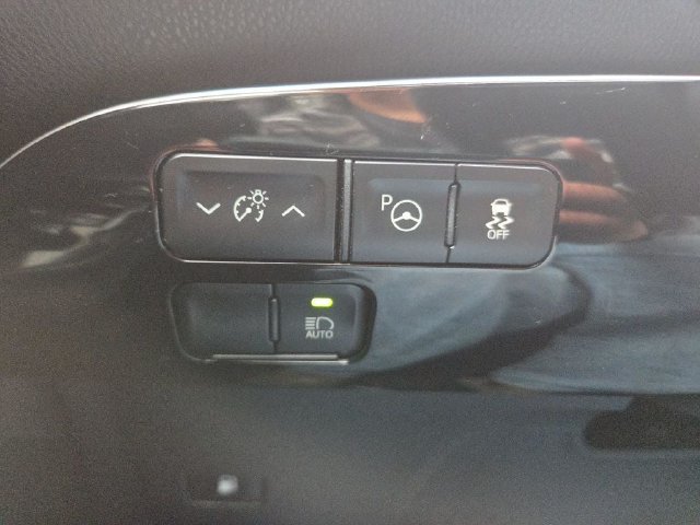 Used 2022 Toyota Prius LE FWD image 17