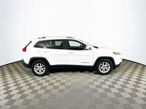 Used 2016 Jeep Cherokee Latitude w/ Cold Weather Group AWD/4WD image 11