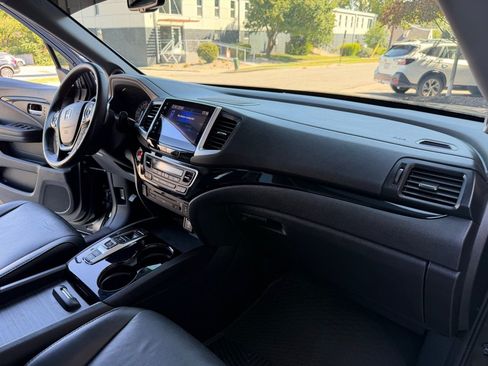 Used 2017 Honda Pilot Touring image 27