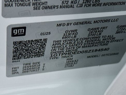 Used 2025 GMC Sierra 1500 SLT RWD image 12