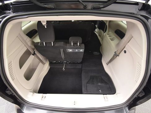 Used 2019 Chrysler Pacifica L FWD image 26