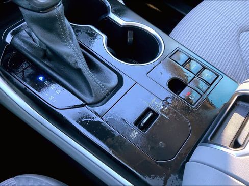 Used 2023 Toyota Highlander LE image 35