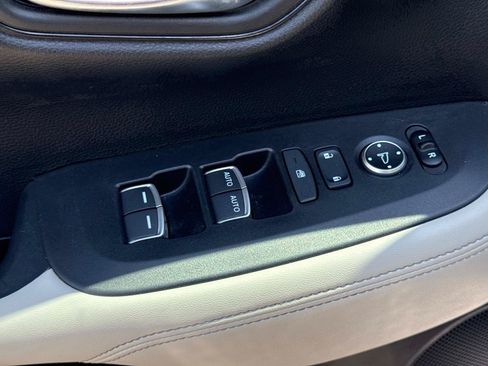 Used 2023 Honda HR-V EX-L image 17