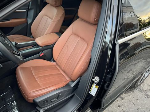 Used 2022 Audi e-tron Premium Plus image 24