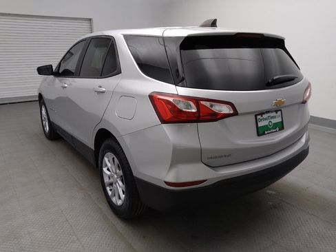 Used 2020 Chevrolet Equinox LS w/ LS Convenience Package FWD image 5