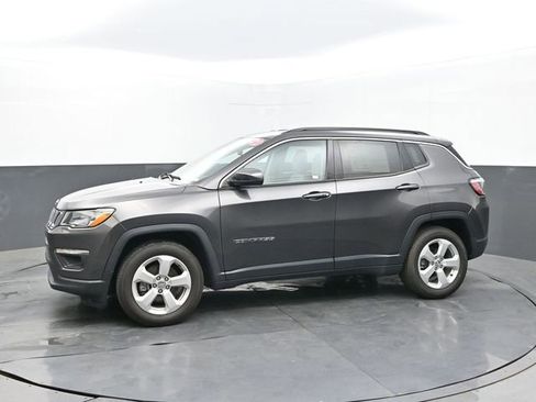 Used 2021 Jeep Compass Latitude w/ Convenience Group FWD image 2