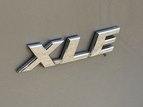 Used 2025 Toyota RAV4 XLE FWD image 11
