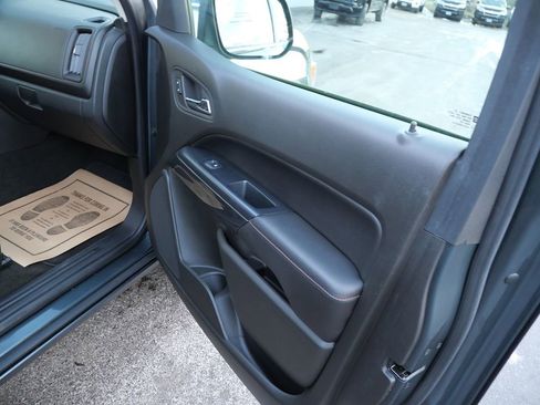 Used 2015 GMC Canyon SLE w/ All-Terrain Package image 25