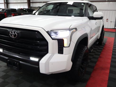 Used 2022 Toyota Tundra SR5 AWD/4WD image 25