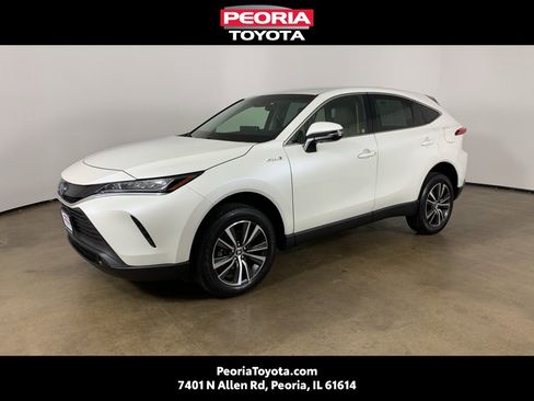 Used 2021 Toyota Venza LE image 1