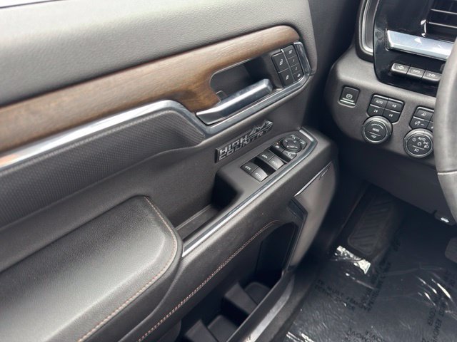 Used 2024 Chevrolet Silverado 1500 High Country w/ Technology Package AWD/4WD image 32