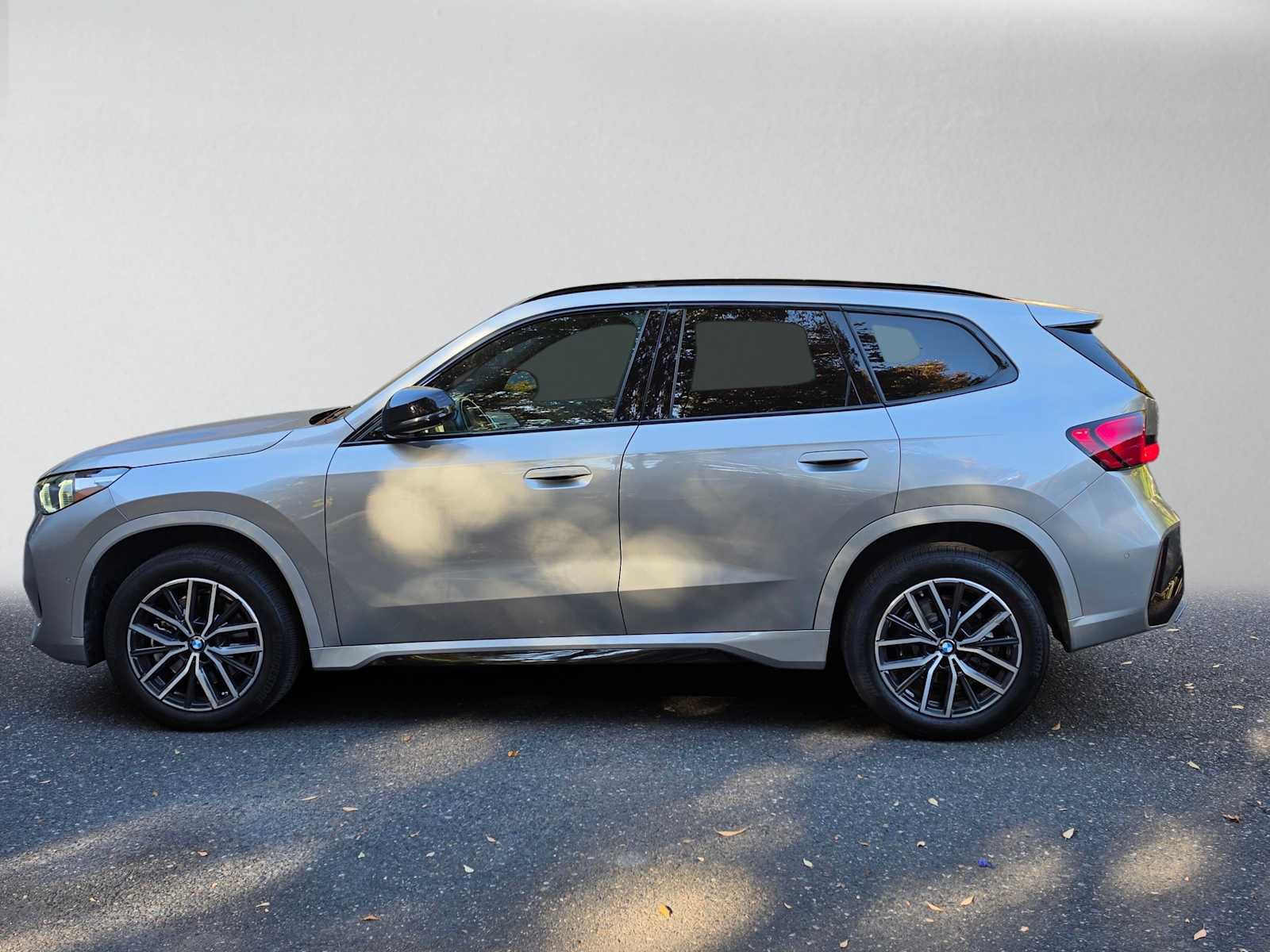 Used 2023 BMW X1 xDrive28i w/ Premium Package AWD/4WD image 6