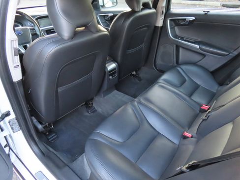 Used 2017 Volvo S60 T5 Inscription Platinum w/ Climate Package image 13