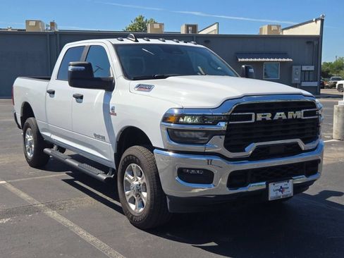 Used 2025 RAM 2500 Laramie AWD/4WD image 7