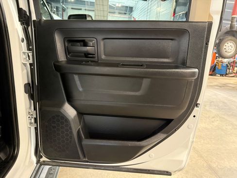 Used 2020 RAM 2500 Tradesman w/ Chrome Appearance Group AWD/4WD image 14