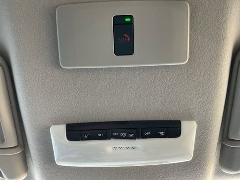 New 2025 Nissan Versa SR w/ Trunk Package image 26