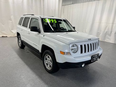 Used 2016 Jeep Patriot Sport w/ Power Value Group AWD/4WD image 3