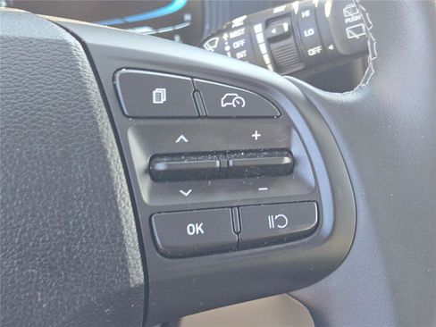 Used 2025 Hyundai Venue SEL image 34