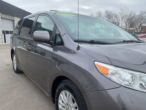 Used 2012 Toyota Sienna XLE image 11