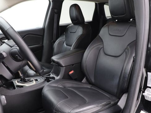 Used 2018 Jeep Cherokee Limited image 15