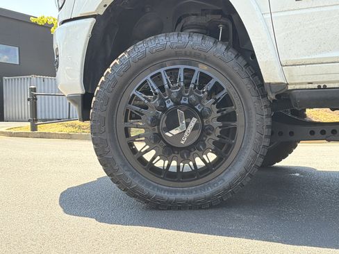 Used 2024 RAM 3500 Limited AWD/4WD image 17