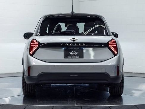 New 2026 MINI Cooper 4-Door Hardtop FWD image 7