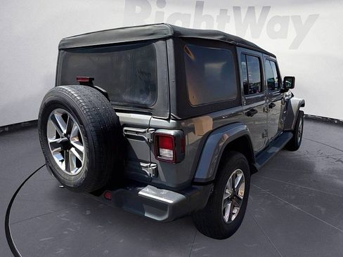Used 2018 Jeep Wrangler Unlimited Sahara AWD/4WD image 5