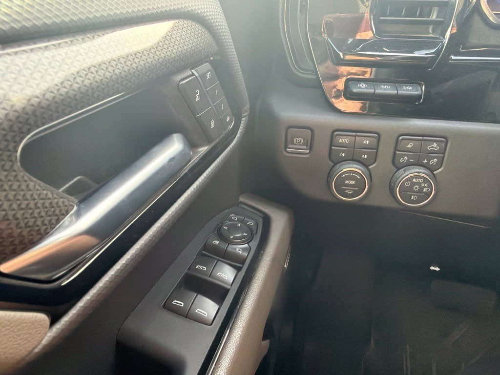 Used 2023 Chevrolet Silverado 1500 ZR2 w/ Technology Package AWD/4WD image 21