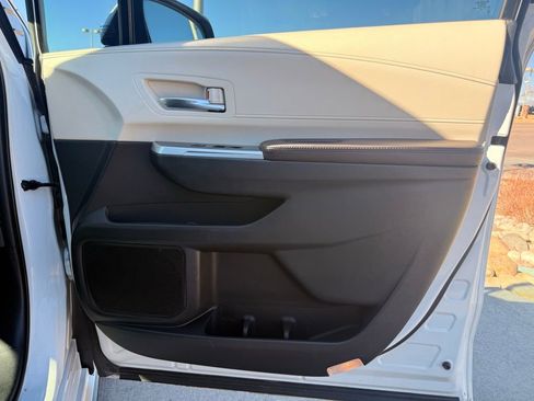 Used 2022 Toyota Sienna Platinum image 32