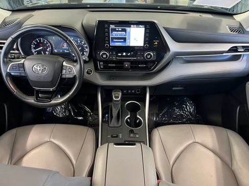 Used 2020 Toyota Highlander XLE FWD image 41