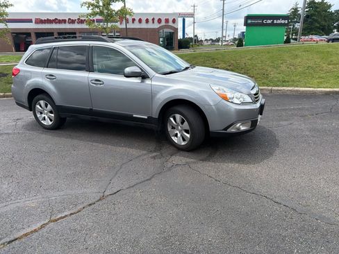 Used 2011 Subaru Outback 3.6R Limited w/ PWR Moonroof Pkg AWD/4WD image 13
