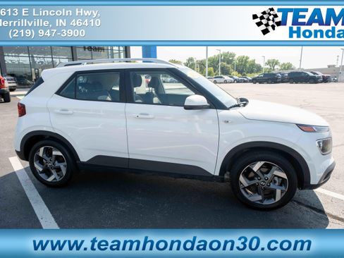 Used 2025 Hyundai Venue SEL FWD image 1