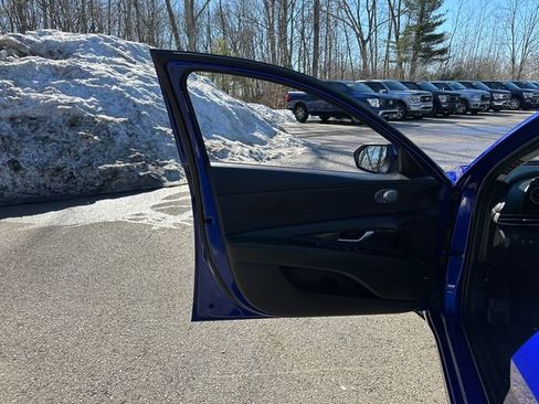 Used 2023 Hyundai Elantra Limited image 23