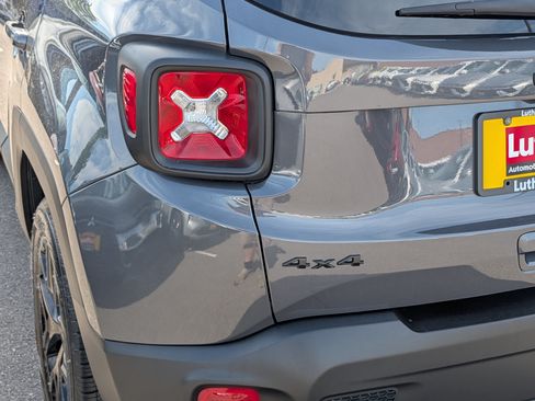 Used 2023 Jeep Renegade Altitude w/ Sun/Sound Group AWD/4WD image 17