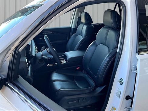 Used 2025 Honda Pilot Touring image 15