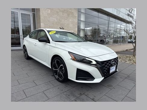Used 2024 Nissan Altima 2.5 SR FWD image 1
