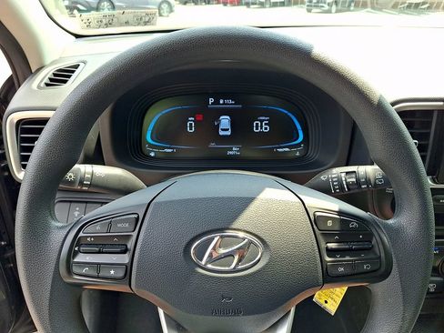 Certified 2024 Hyundai Venue SE FWD image 23