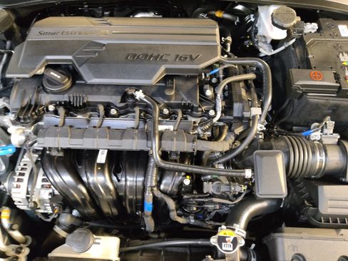 Used 2025 Hyundai Elantra Sport FWD image 30
