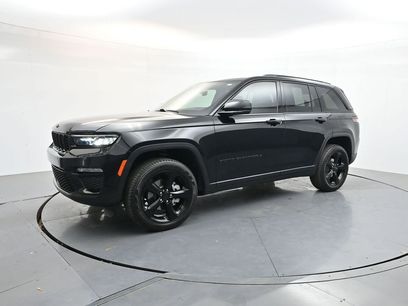 Used 2025 Jeep Grand Cherokee Limited w/ Black Appearance Package