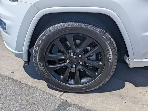 Used 2021 Jeep Grand Cherokee Laredo X RWD image 15