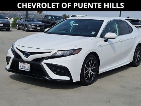 Used 2021 Toyota Camry SE image 1