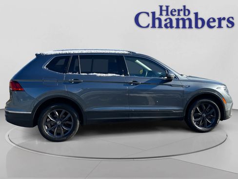 Used 2022 Volkswagen Tiguan SE image 9