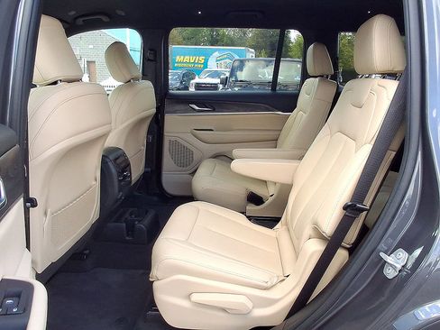 Used 2025 Jeep Grand Cherokee L Limited AWD/4WD image 26