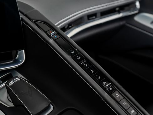 Used 2020 Chevrolet Corvette Stingray Convertible w/ 1LT image 37