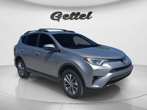 Used 2018 Toyota RAV4 LE image 7