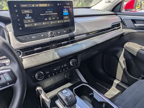 Used 2025 Mitsubishi Outlander SE FWD image 21