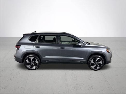 Certified 2025 Volkswagen Taos SE AWD/4WD image 7